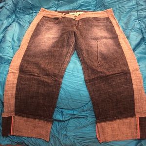 Ecko Red cuffed denim capris. Size 15.